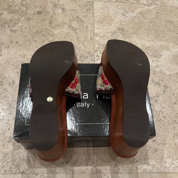 Isabelle Fiore Wooden Platform Heels with Beaded Floral Embroidery - Picture 3 of 4